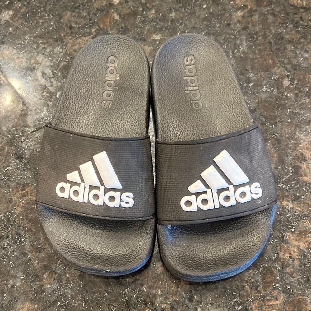 Size 10 little kids adidas slides